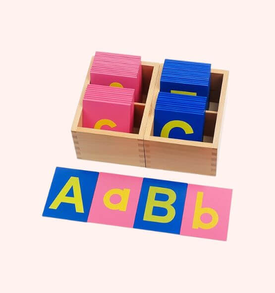 Montessori sandpaper letters set – A tactile educational tool for early literacy development, featuring uppercase and lowercase letters on pink and blue wooden boards. Designed to help children learn letter recognition and handwriting through sensory touch.