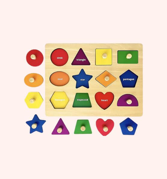 Montessori wooden shape puzzle with knobbed pieces – Educational toy designed to teach toddlers and preschoolers shape recognition, fine motor skills, and hand-eye coordination. Features colorful geometric pieces labeled with shape names for interactive learning.